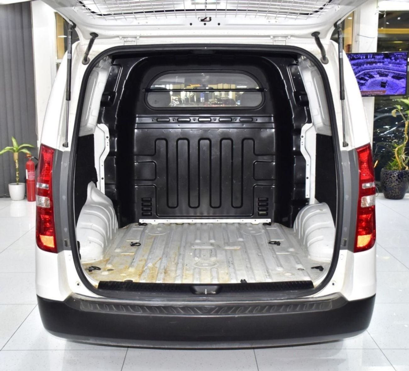 هيونداي H1 ستاريكس EXCELLENT DEAL for our Hyundai H1 ( 2021 Model ) in White Color GCC Specs