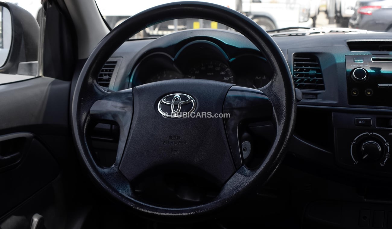 Toyota Hilux 2015 CC No Accident No Paint A Perfect Condition