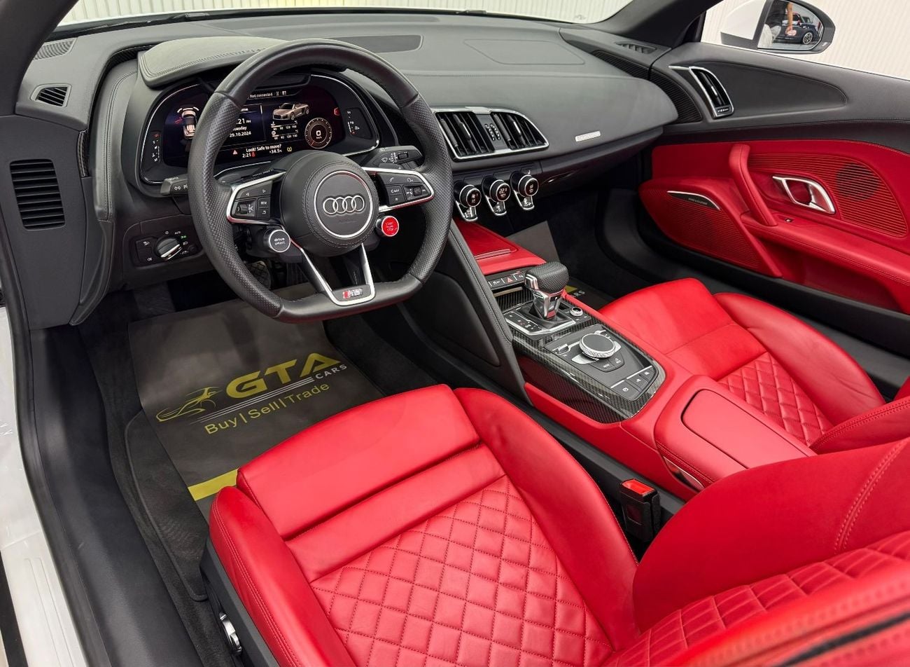 Audi R8 Spyder Std 5.2L 2017 Audi R8 Spyder V10, Warranty, Full Service History, Carbon Fiber Package, Very 