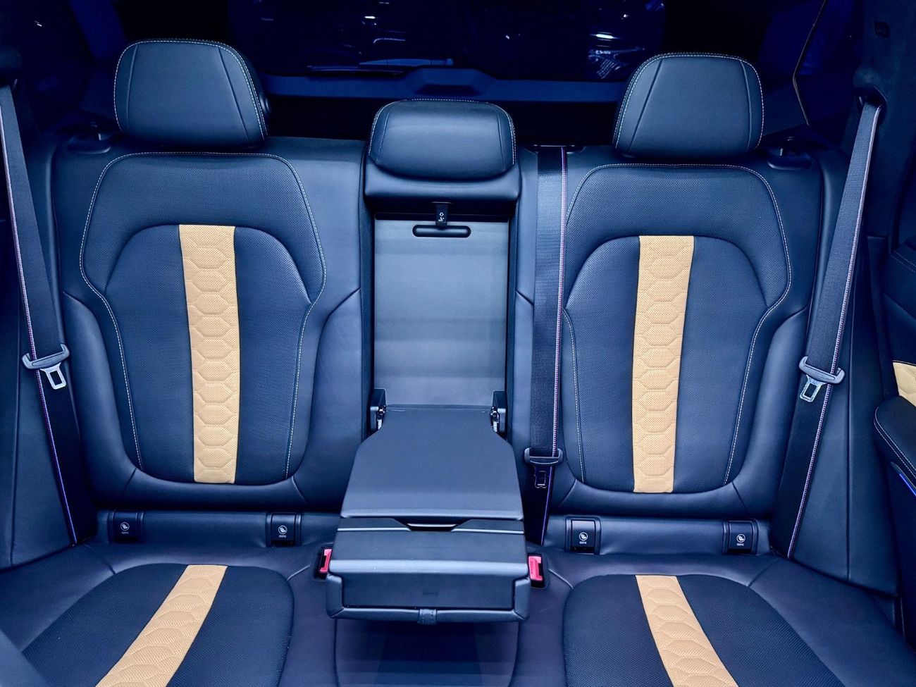 بي أم دبليو X5 M Competition 4.4L 2024 BMW X5 M Competition (GCC Spec), AGMC Warranty And Service  till Oct 2028