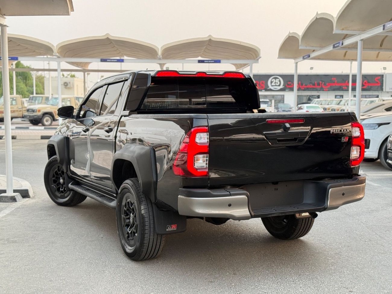 تويوتا هيلوكس GLX 2.7L Double Cab Utility A/T