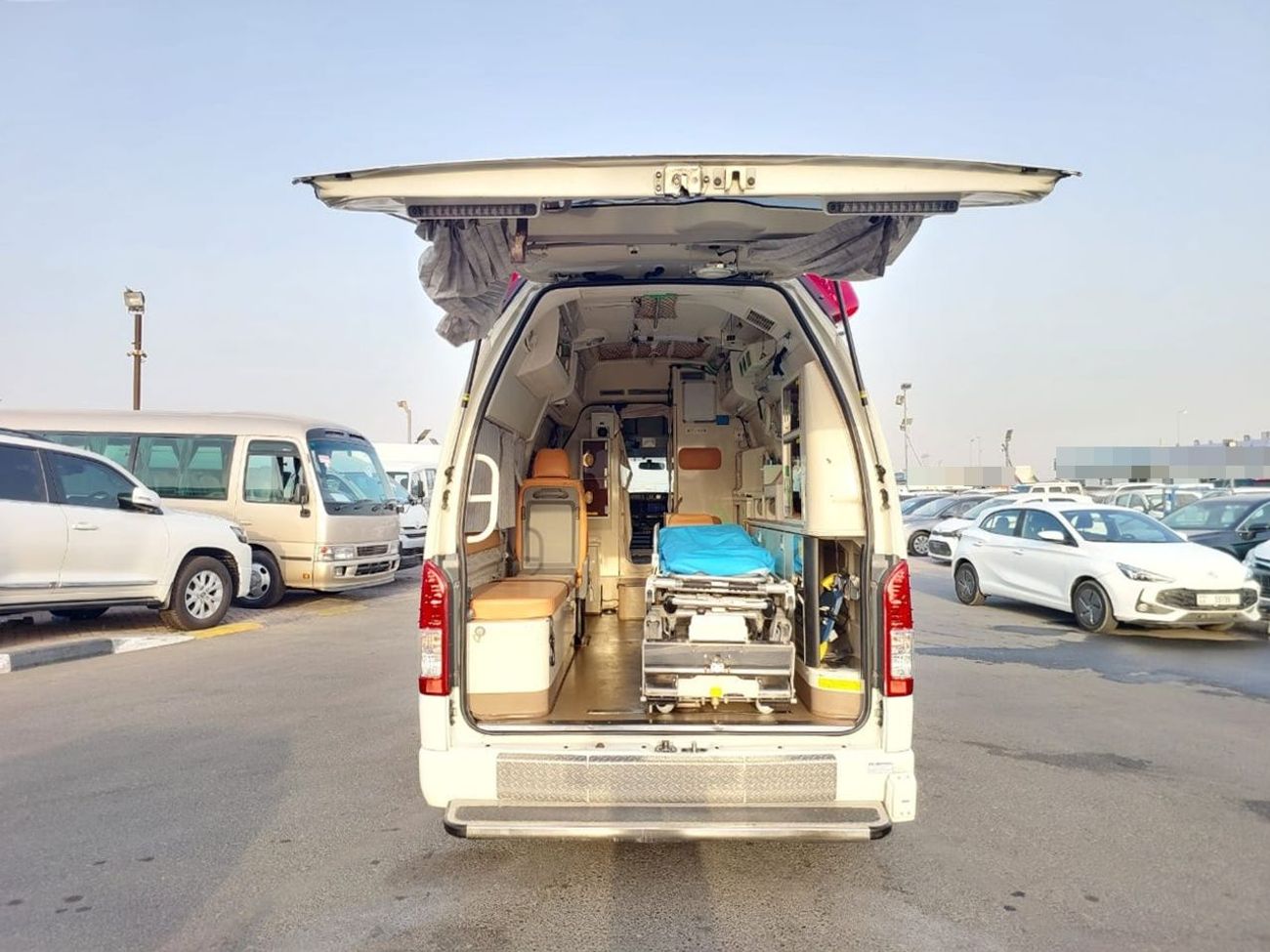 Toyota Hiace TOYOTA HIACE VAN AMBULANCE RHD 2015 MODEL 2.7 L PETROL AUTOMATIC(PM15632)