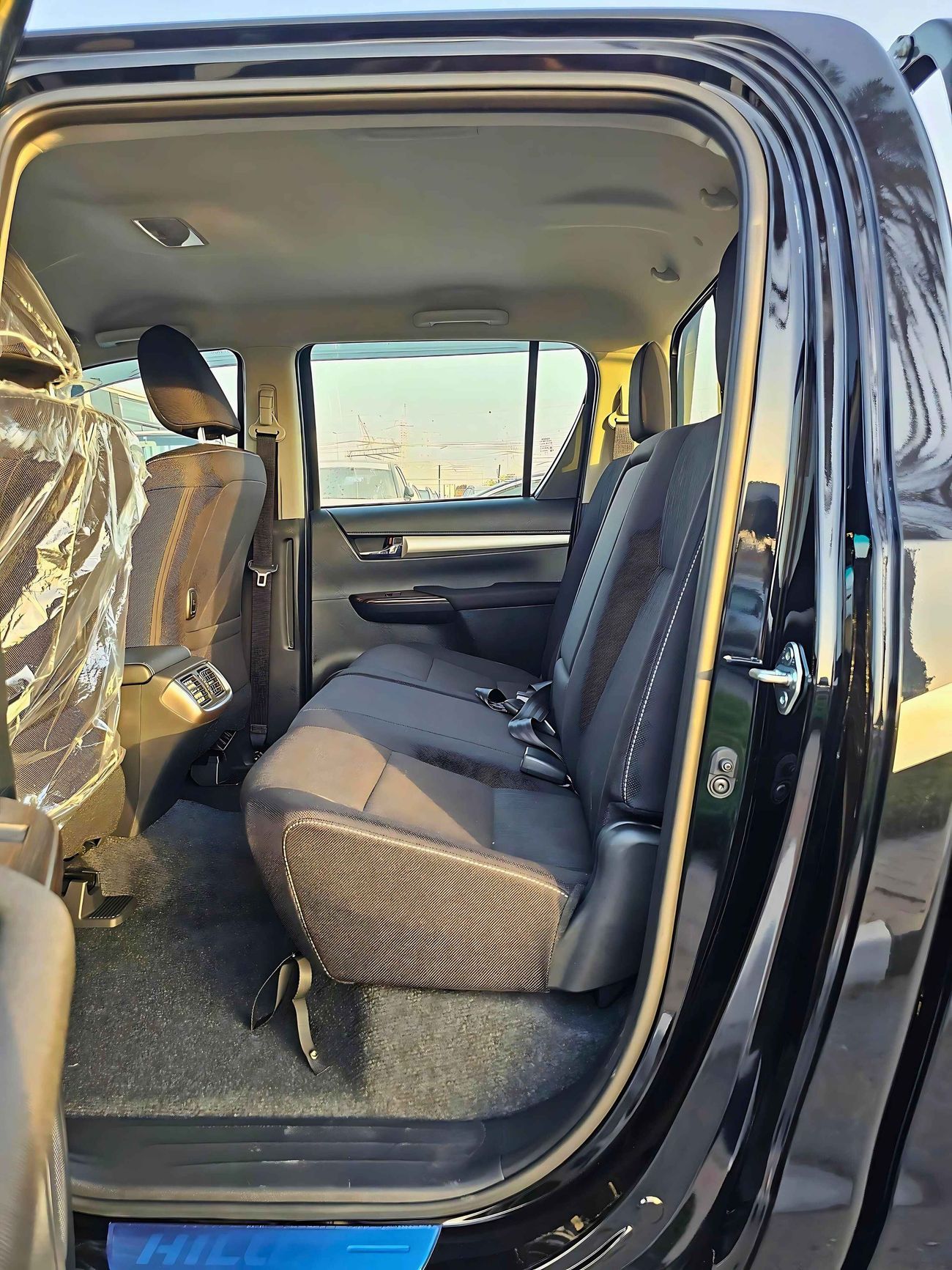 تويوتا هيلوكس 2.7L Petrol / Automatic Gear / FULL OPTION  (CODE # 67998)