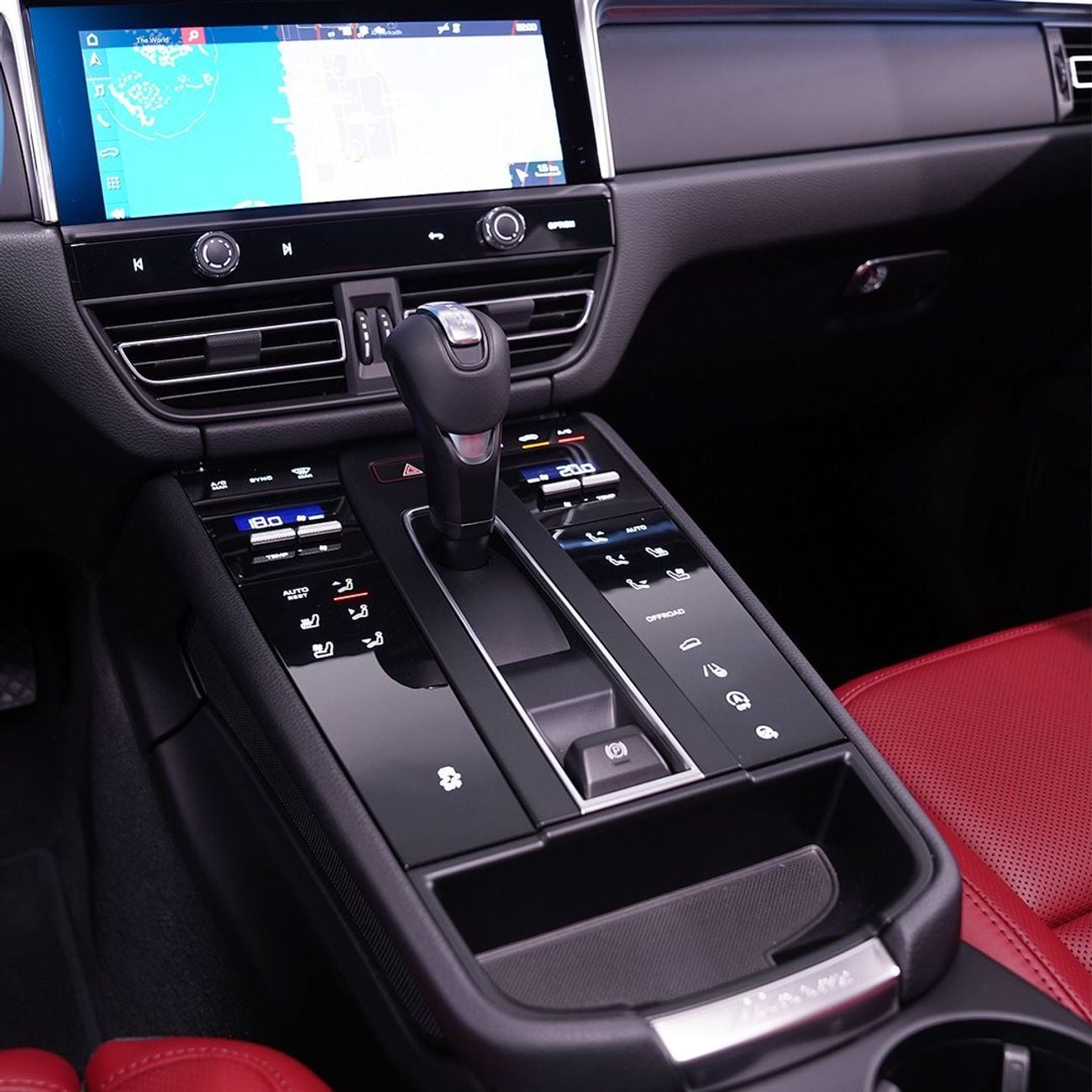 بورش ماكان Base 2025 Porsche Macan, 2027 Porsche Warranty, Sport Chrono Package, Very Low Kms, GCC