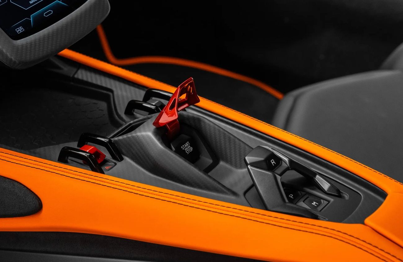 لامبورغيني ريفويلتو 6.5L V12 Naturally Aspirated Engine + eMotor