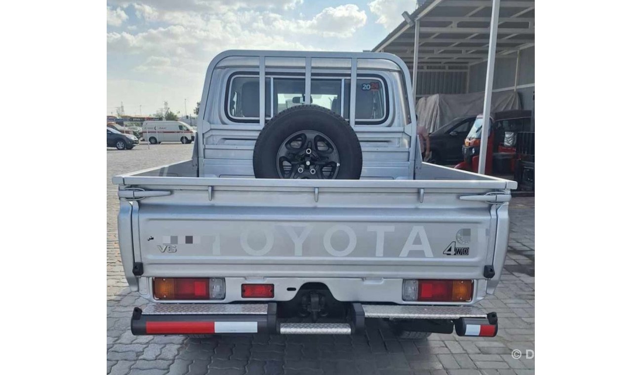 تويوتا لاند كروزر بيك آب 4.0 L V6 4x4 def lock