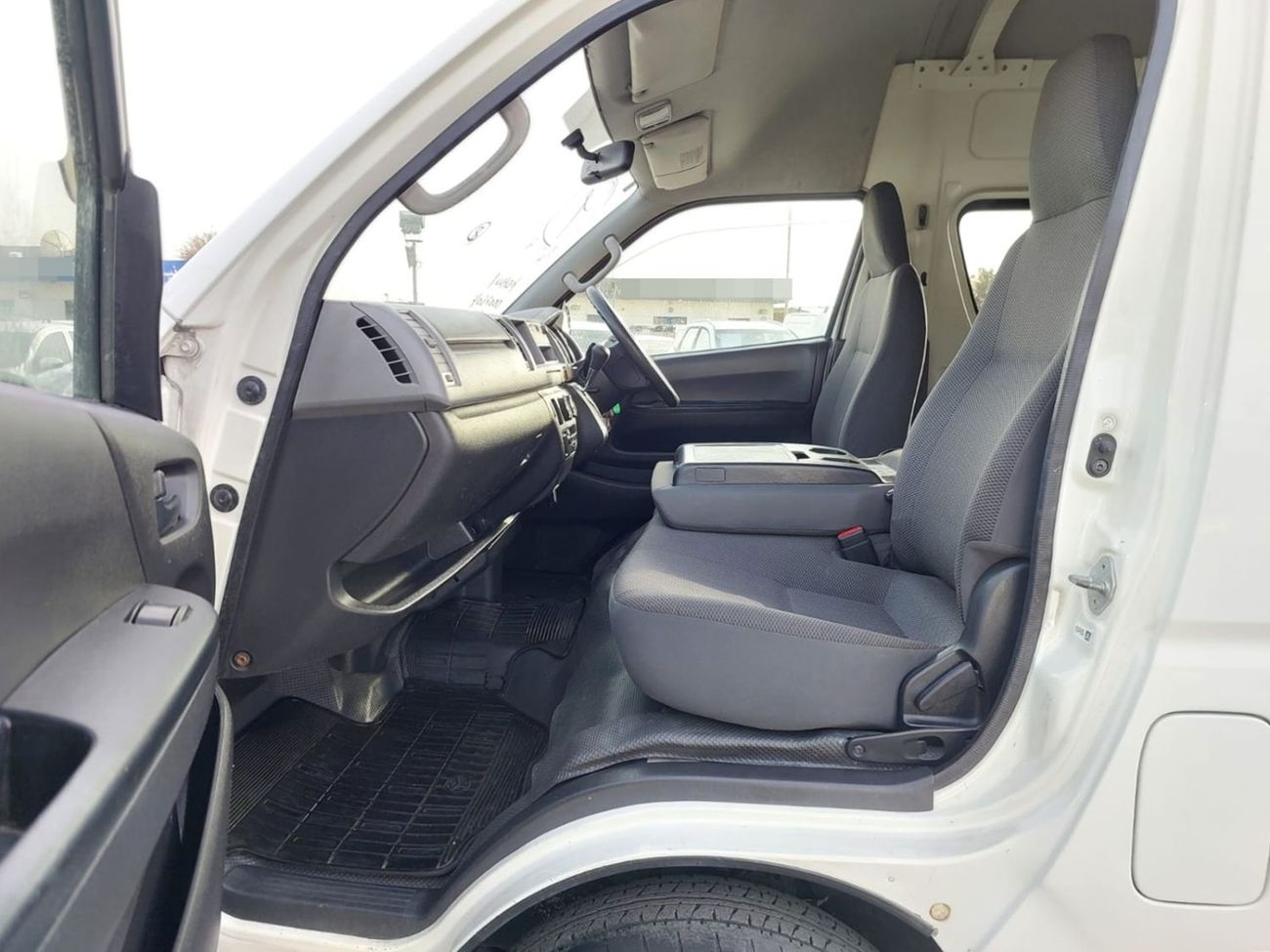 تويوتا هاياس TOYOTA HIACE COMMUTER VAN RHD 2011 MODEL 3.0 L DIESEL AUTOMATIC(PM07604)
