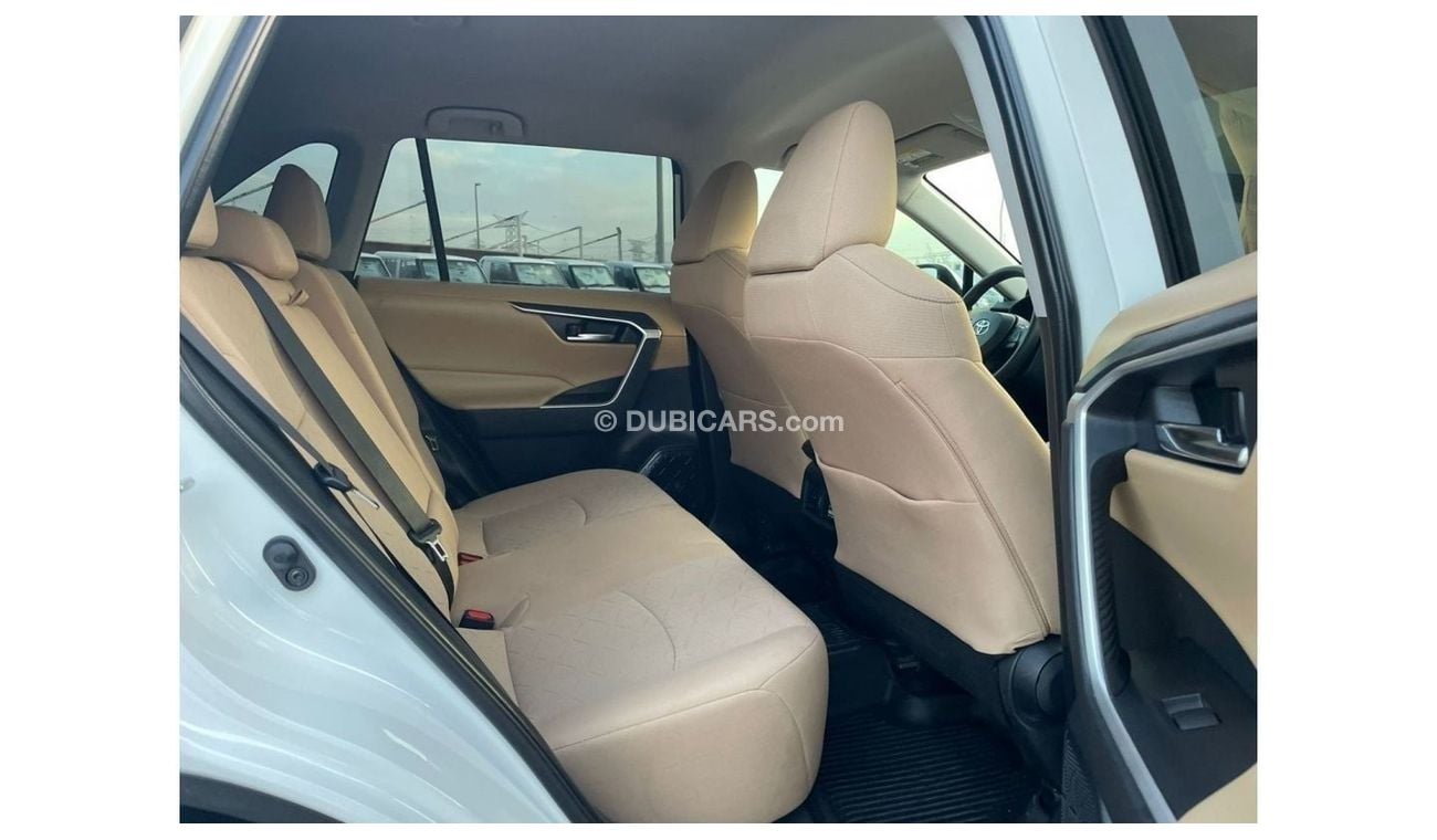 Toyota RAV4 2020 Toyota RAV4 XLE 2.5L V4 -