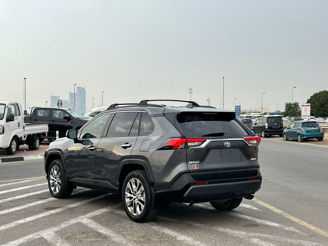 Toyota RAV4 2020 Toyota Rav4 Limited Edition 2.5L V4 - Rear Camera & Sensor  - Leather Seats