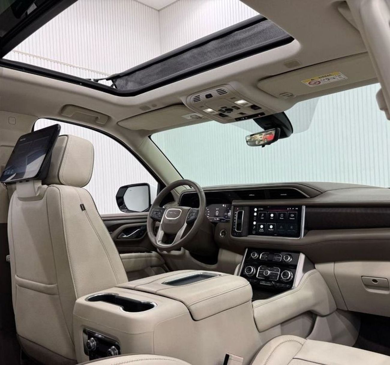 GMC Yukon Denali 6.2L (8 Seater) 2022 GMC Yukon Denali, 2027 GMC Warranty + Service Pack, Fully Loaded, Low Km