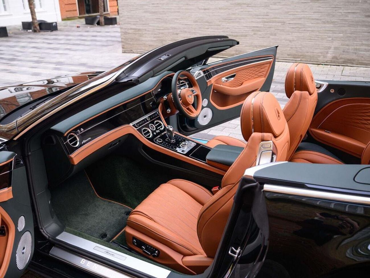 بنتلي كونتيننتال 4.0 V8 High-Performance 25.9kWh GTC Azure Auto 4WD Euro 6 (s/s) 2dr (EXPORT ONLY) Right hand drive