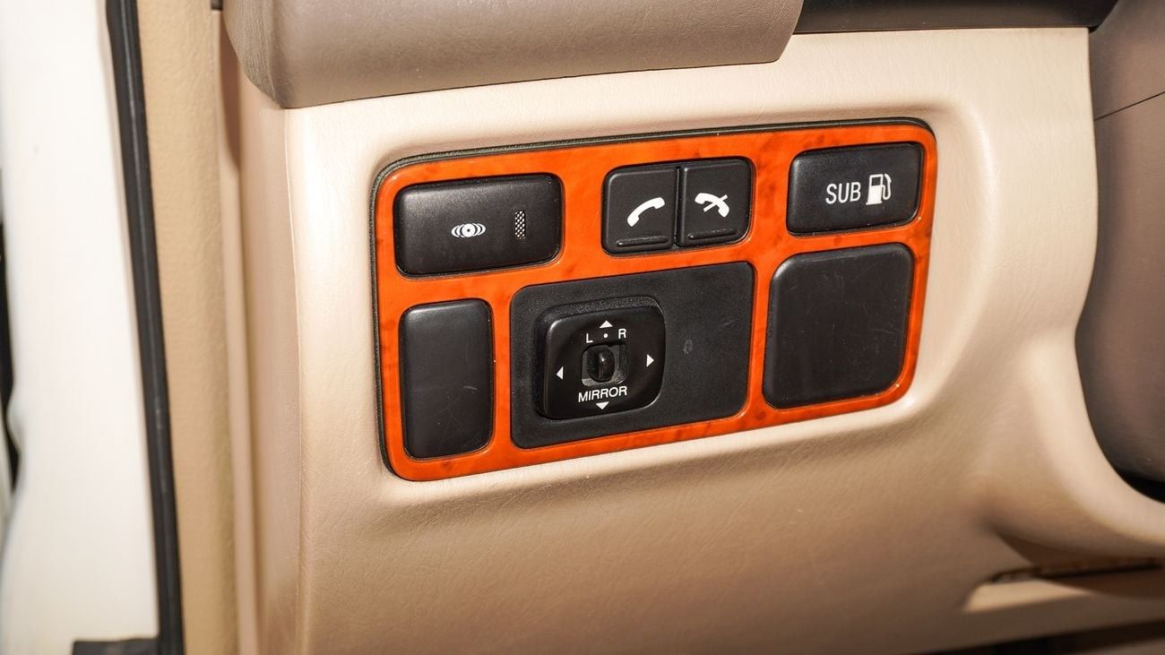 Toyota Land Cruiser GXR V6