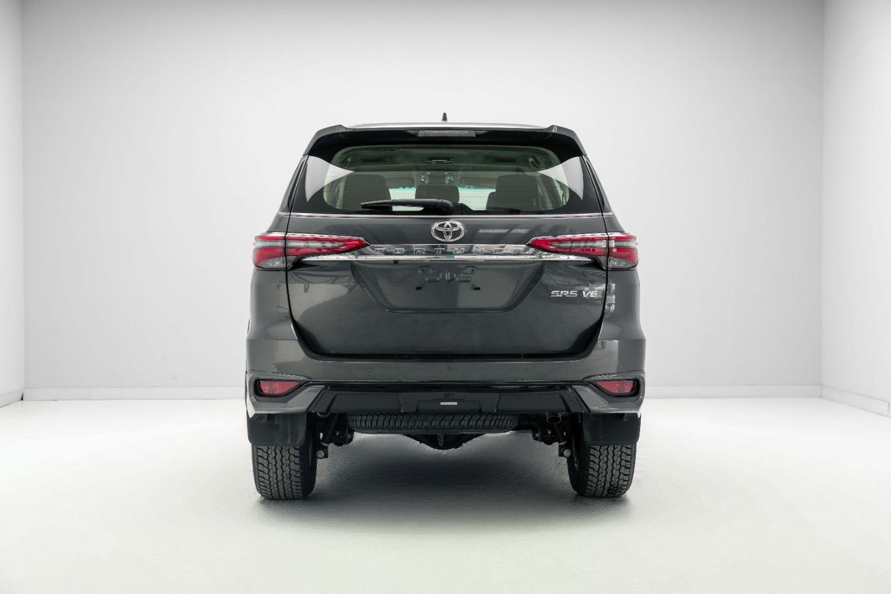 تويوتا فورتونر 4.0L Grey Metallic Inside Black | Export Only