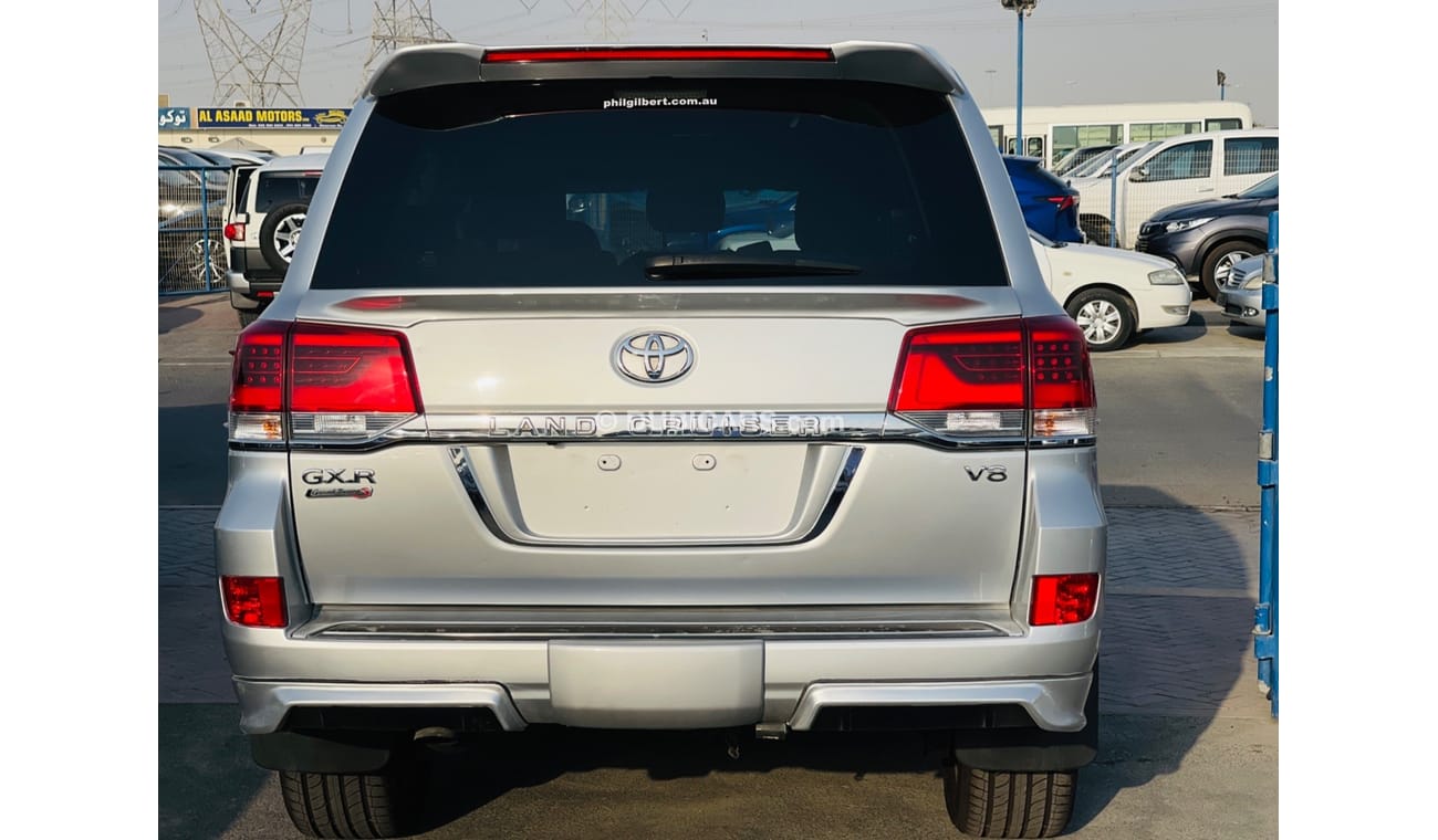 Toyota Land Cruiser Toyota Landcruiser 2016 model for sale from Humera automobile motors in Dubai . silver 2016 model .