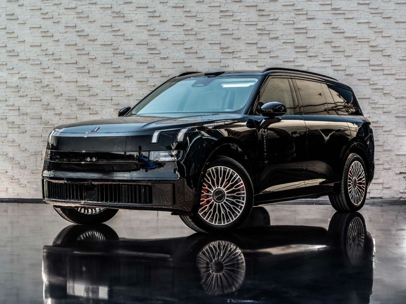 Lynk & Co 900 TRI-MOTOR EDITION