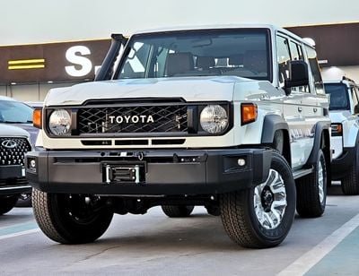 تويوتا لاند كروزر 70 تويوتا لاندكروزر LC76 هاردتوب LX 5 أبواب || محرك ديزل 2.8 لتر V4 ناقل حركة يدوي دفع رباعي | ثلاجة /