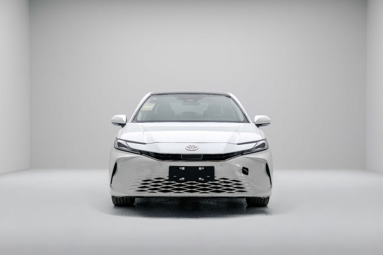 تويوتا كامري Premium 2.5L - Hybrid - White Inside Black | Export Only