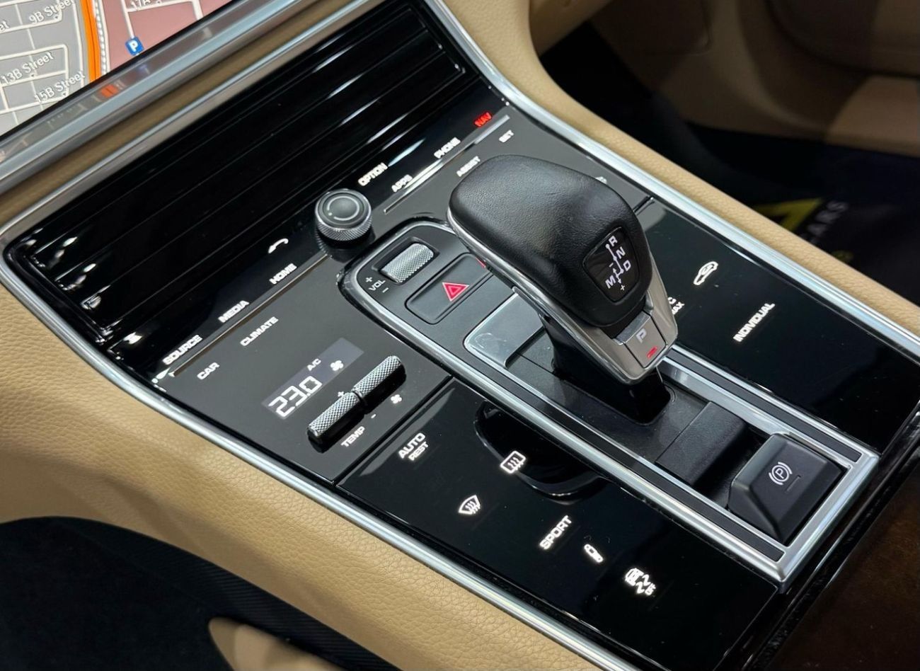 Porsche Panamera Std 3.0L (330 HP) 2018 Porsche Panamera, Warranty, Full Porsche Service History, Excellent Conditi