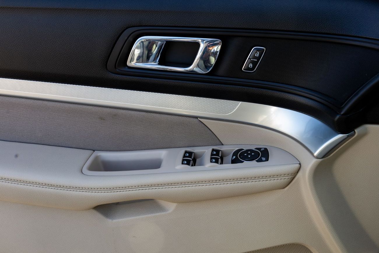 Ford Explorer Std 3.5L 4WD