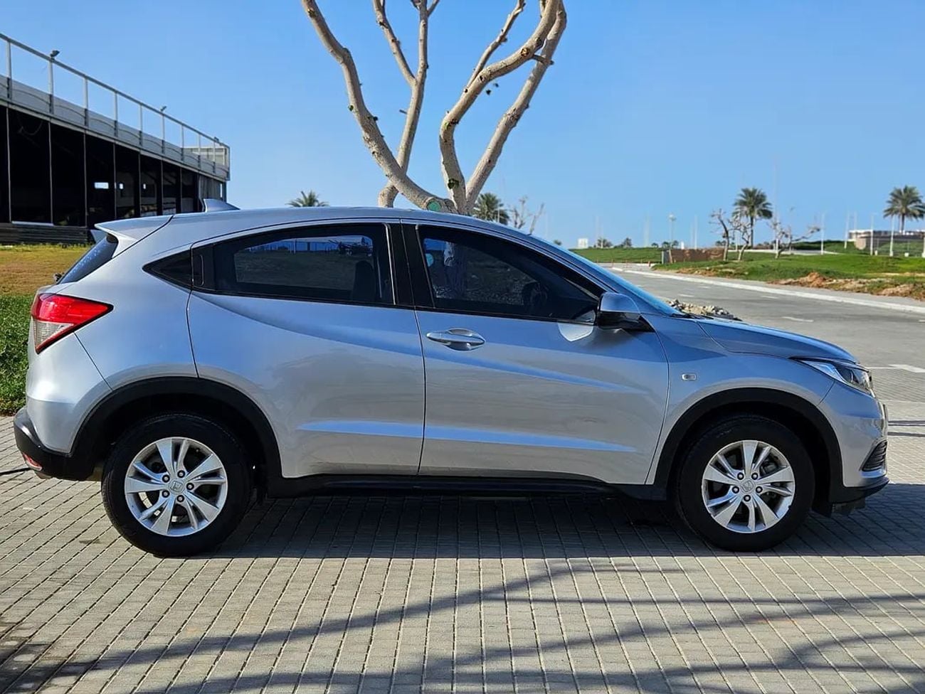 هوندا HRV EX GCC Specs Mid Option Premium Condition Low KM Perfect Compact SUV