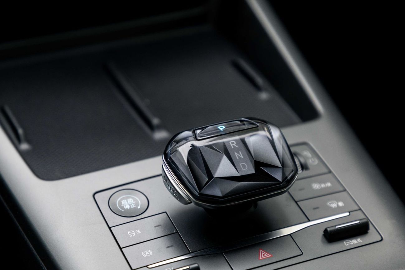 بي واي دي كين بلاس DM-i Lead Version 1.5L - White Inside Beige | Export Only