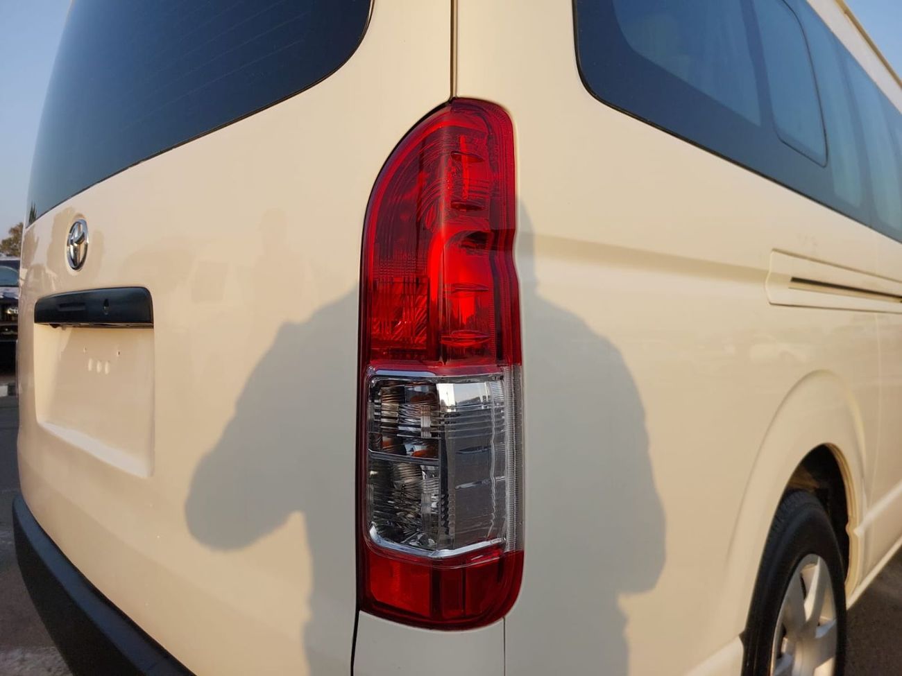 Toyota Hiace TOYOTA HIACE COMMUTER VAN RHD 2016 MODEL 3.0 L DIESEL MANUAL(PM18802)