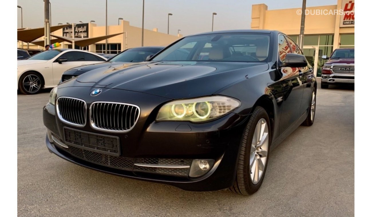 BMW 528i BMW 528 i Specifications: full option + sunroof + screen + controls behind the steering wheel + crui