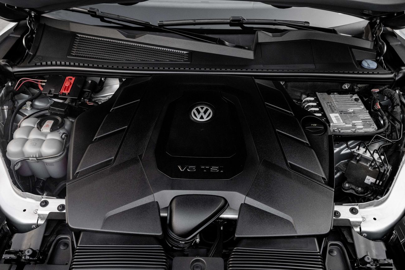 Volkswagen Touareg Touareg R-Line | 2,938 P.M | 0% Downpayment | Massage Seats | VW Warranty