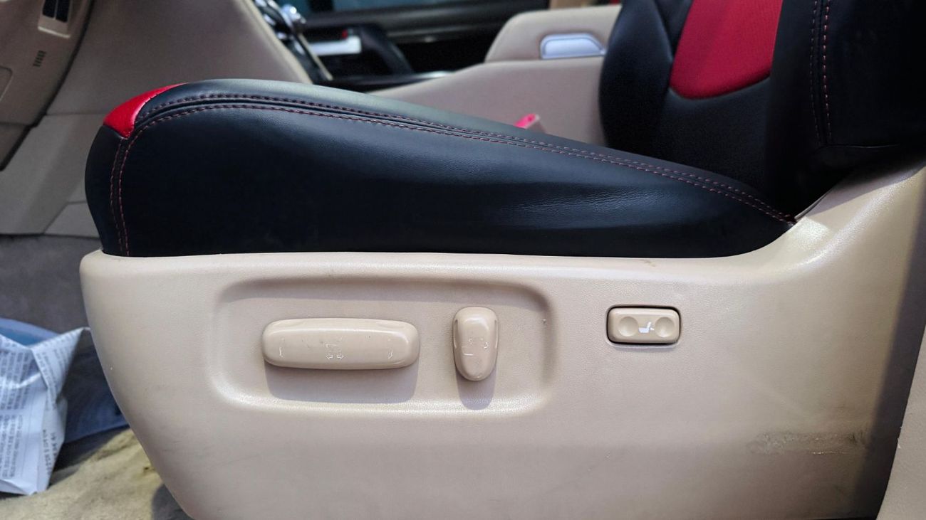 تويوتا لاند كروزر -