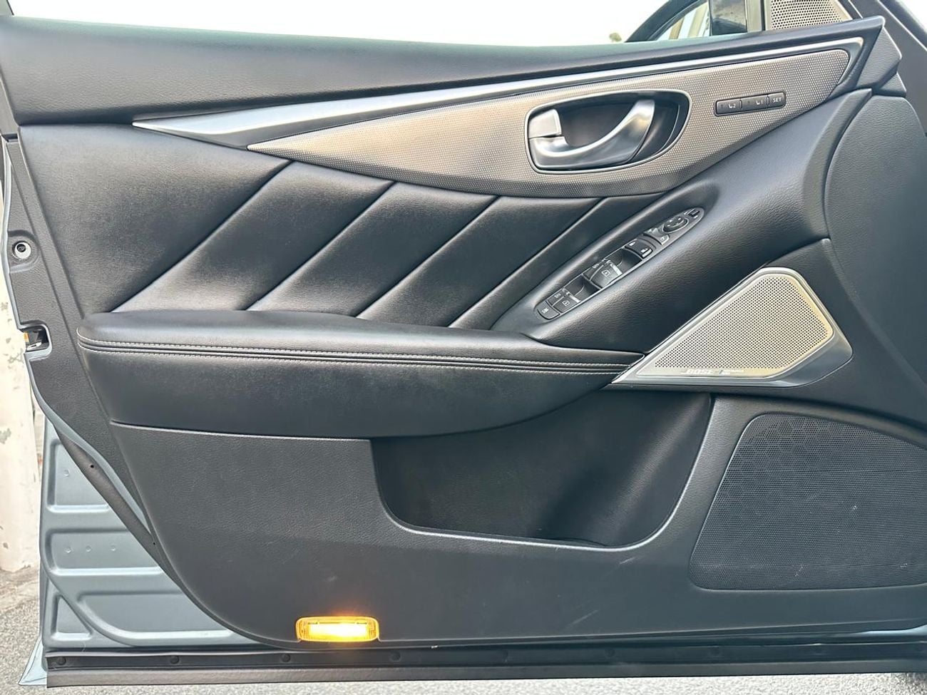 Infiniti Q50 Premium 2.0L