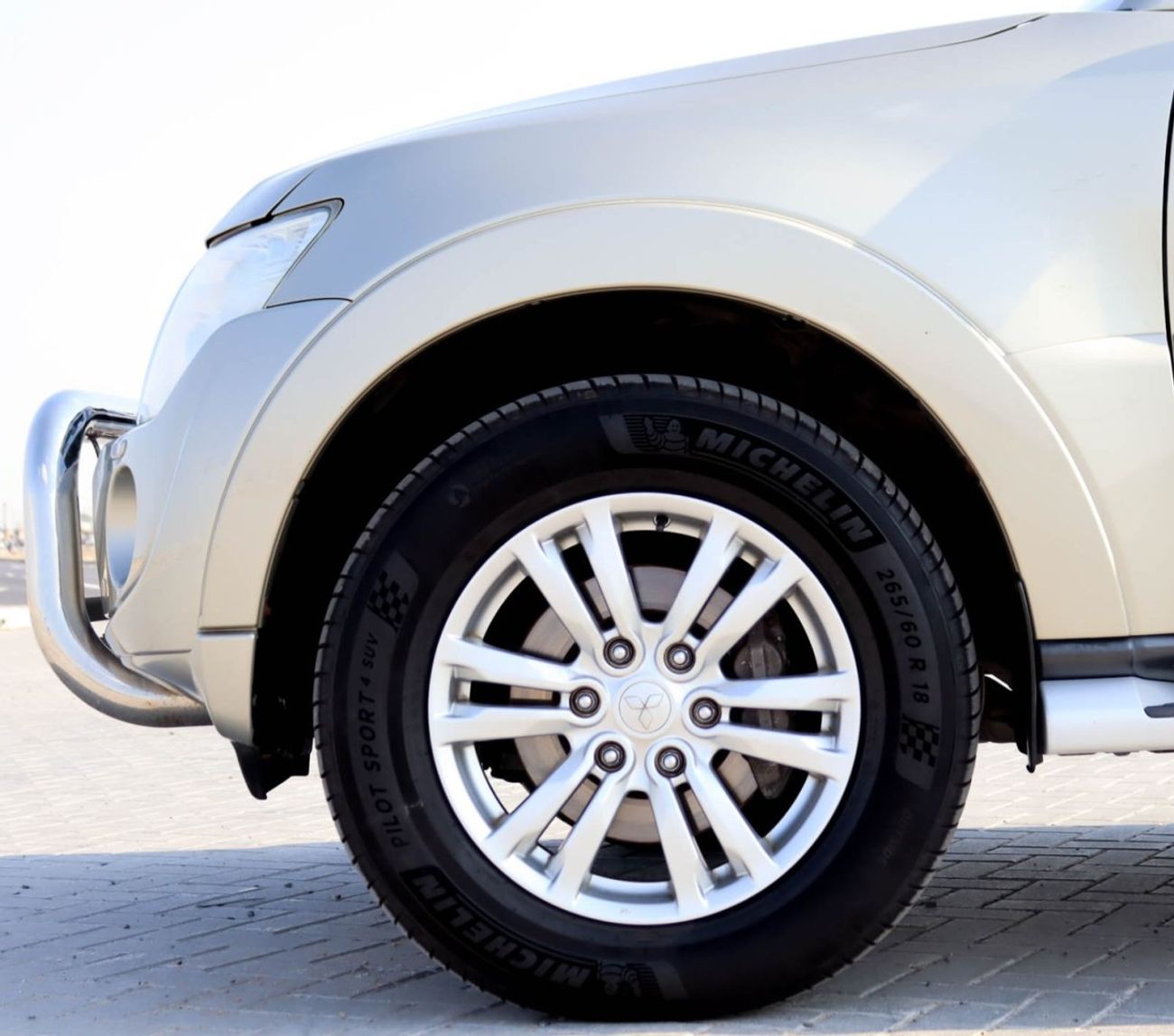 ميتسوبيشي باجيرو GLS 3.8L Mitsubishi Pajero 2014 3.8L full option v6 GCC accident-free in excellent condition