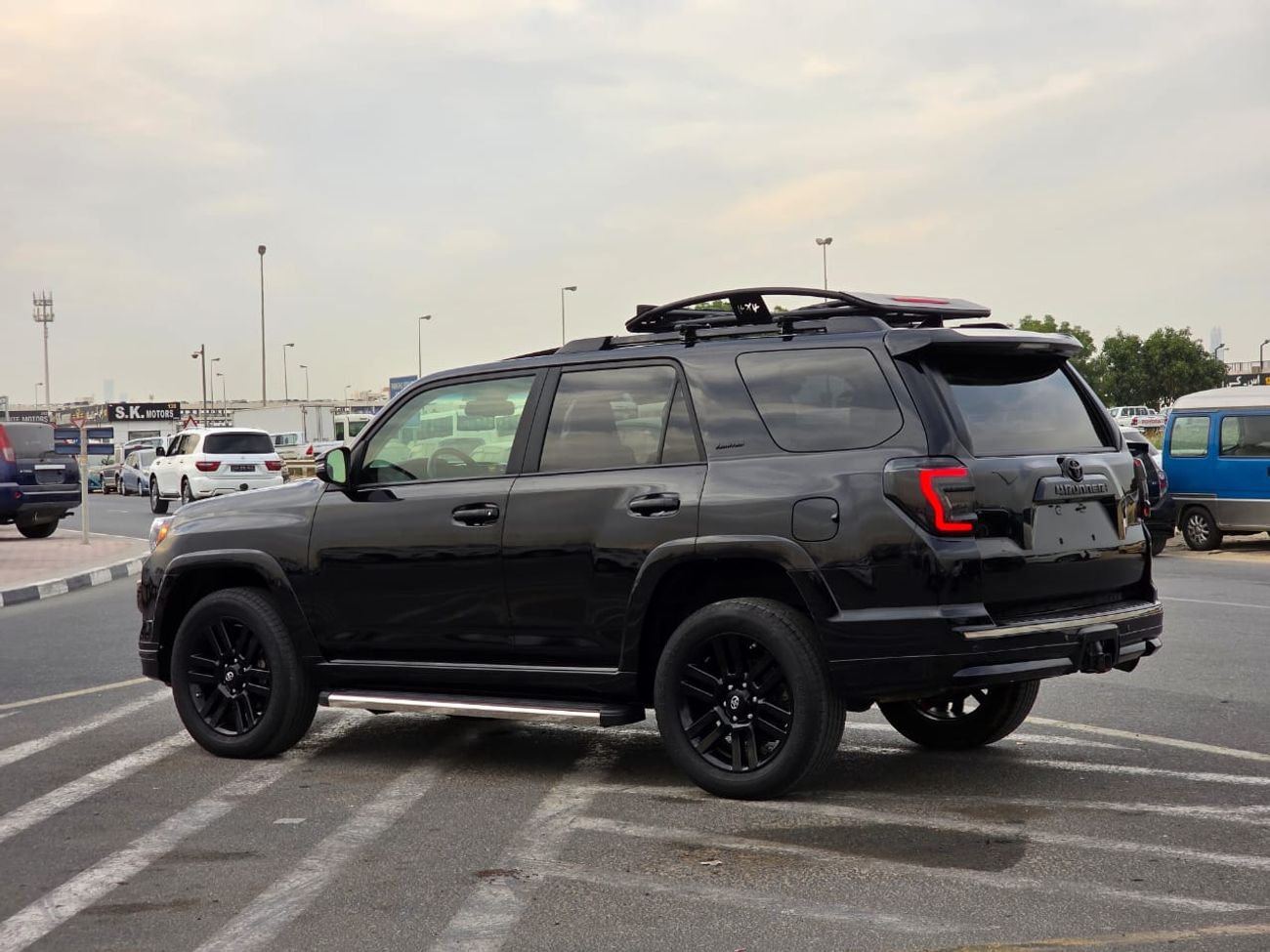 تويوتا Runner4 Nightshade Edition