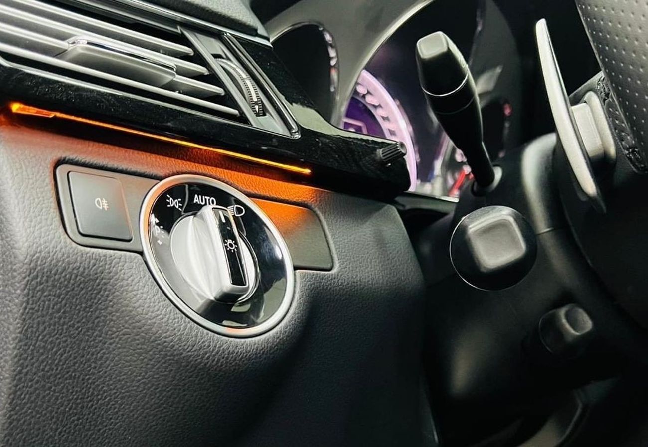 Mercedes-Benz E 63 AMG Std 5.5L