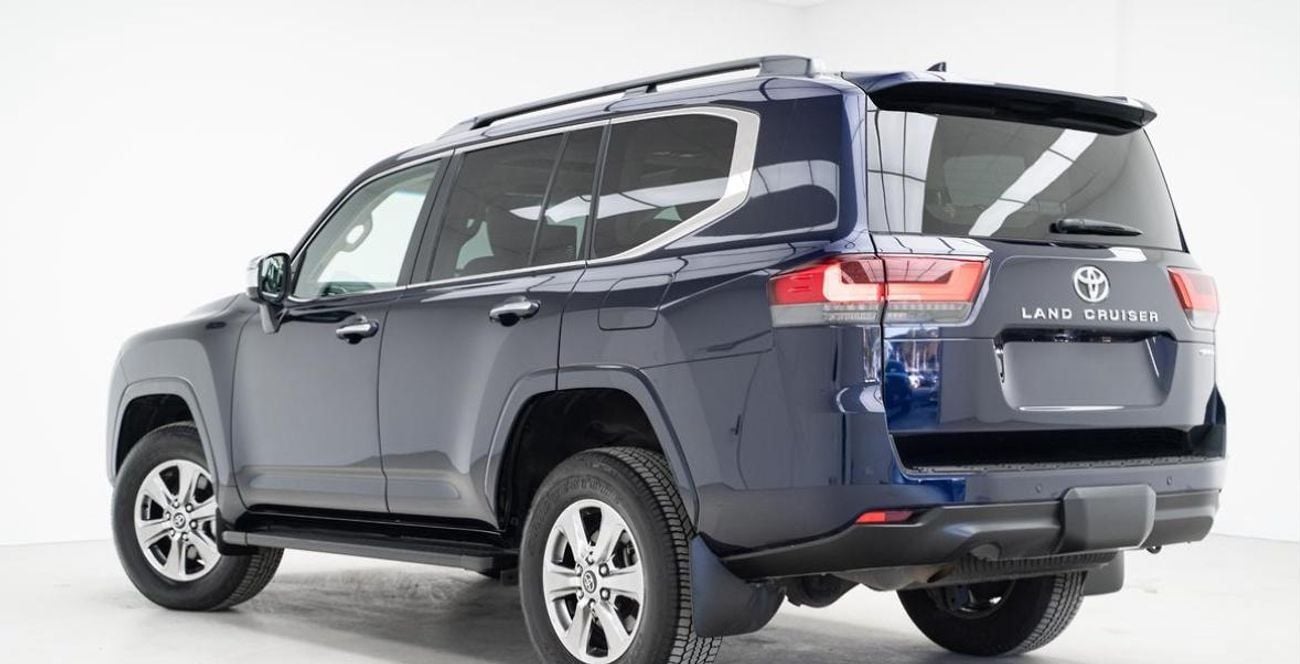 Toyota Land Cruiser Sahara 3.3L V6 TT in RIGHT HAND DRIVE (EXPORT ONLY)