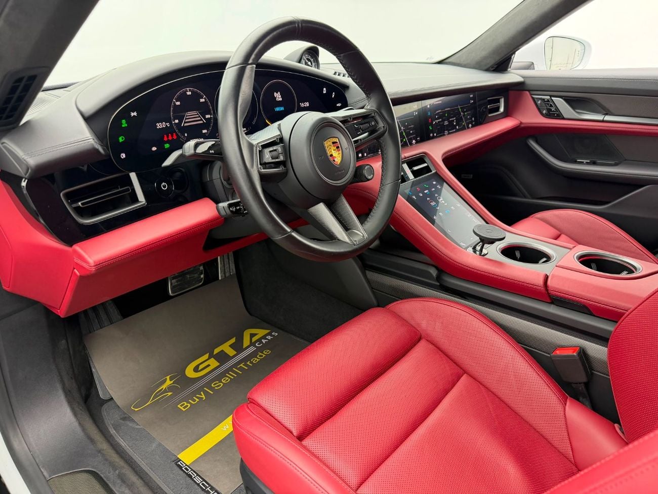 بورش تايكان TURBO