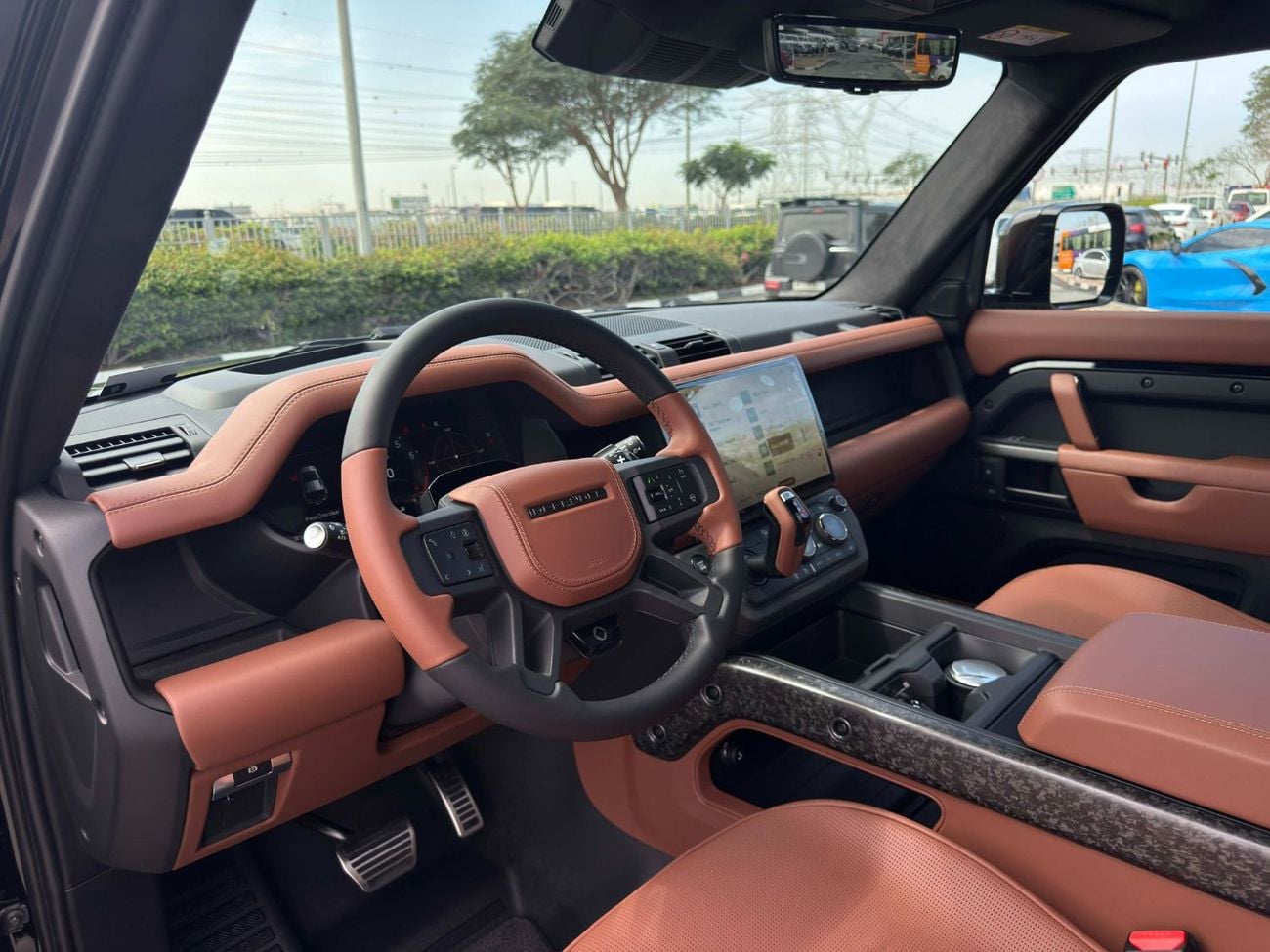 لاند روفر ديفندر GCC SPEC UNDER WARRANTY AND SERVICE