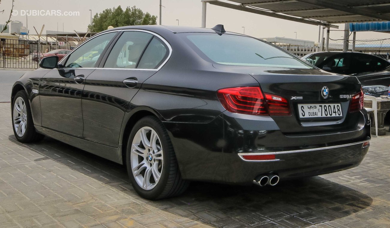 BMW 528i XDrive - Lady Driven