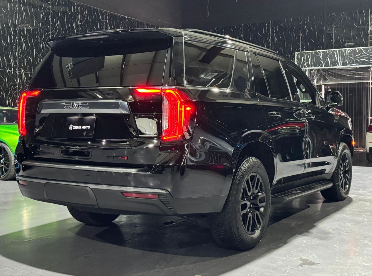 GMC Yukon 5.3 V8 AT4 (AWD) 2022 GMC Yukon, Warranty, VIP Seats, 7 Seater, Excellent Condition, 355HP