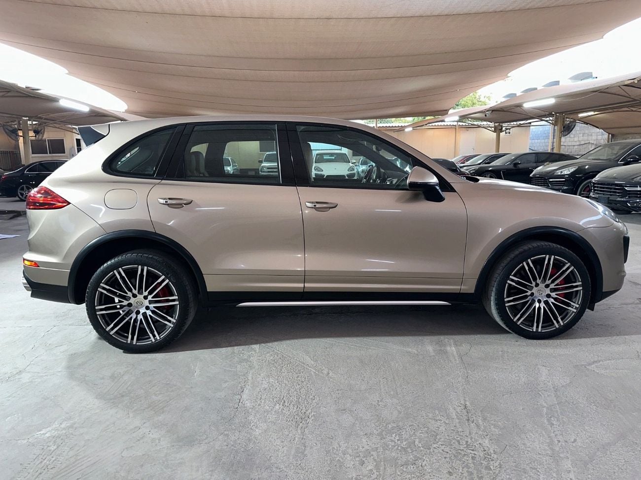 Porsche Cayenne PORSCHE CAYENNE TURBO 2015 | PANORAMIC ROOF | SPORTS CHRONO PACKAGE | FULL CARBON INTERIOR PACKAGE