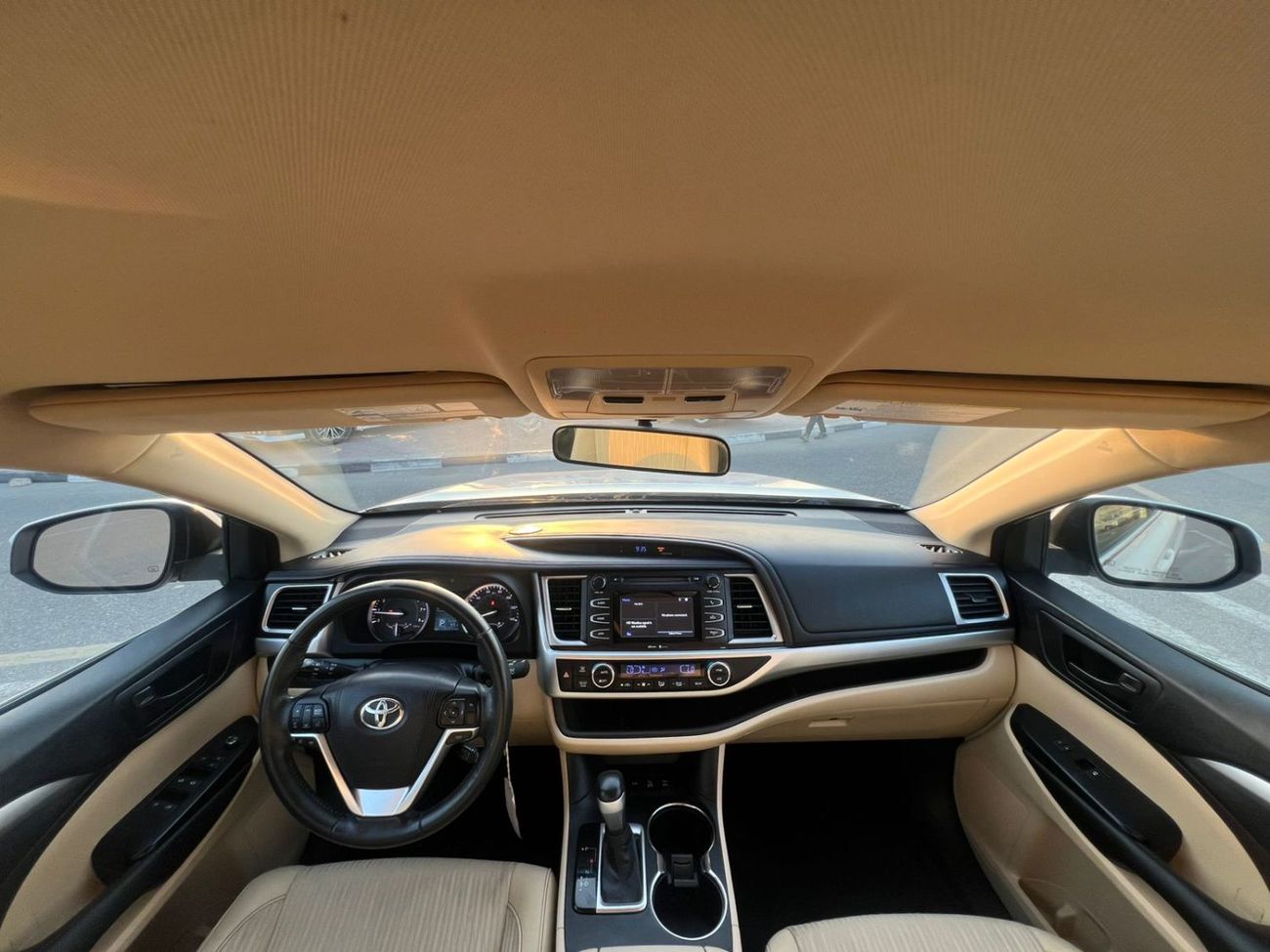 تويوتا هايلاندر 2015 Toyota Highlander LE+ Plus 3.5L V6 - Interior Beige - 7 Seater 4x4 AWD - Electric Seat With Big