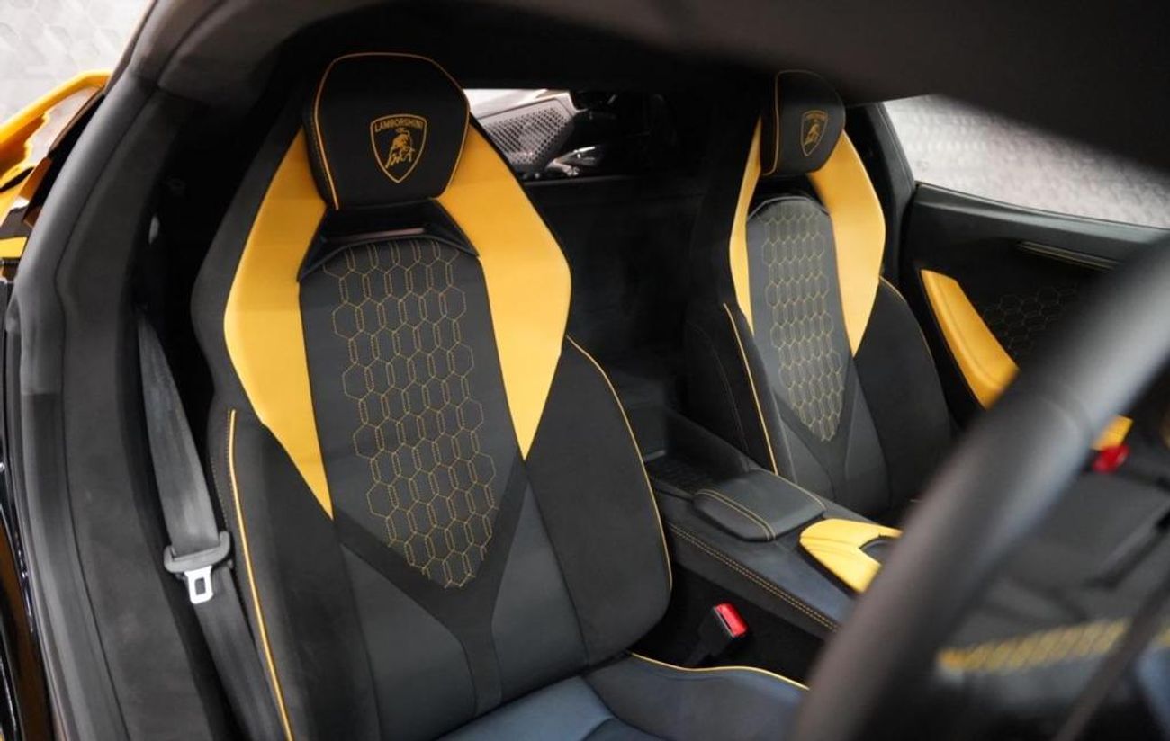 Lamborghini Revuelto Lamborghini Revuelto 6.5 V12 in RIGHT HAND DRIVE