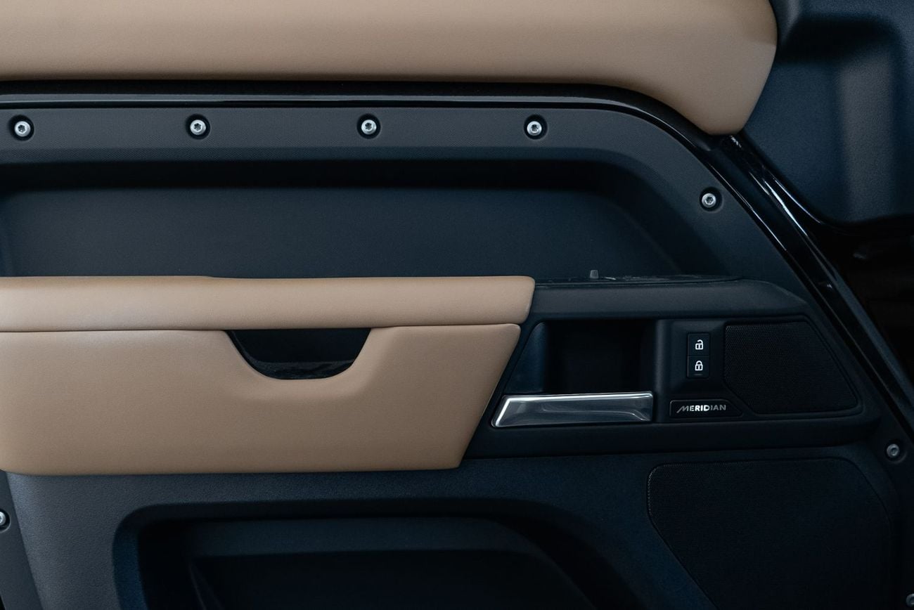 Land Rover Defender P300 110 SE 2.0L (5 Seater)