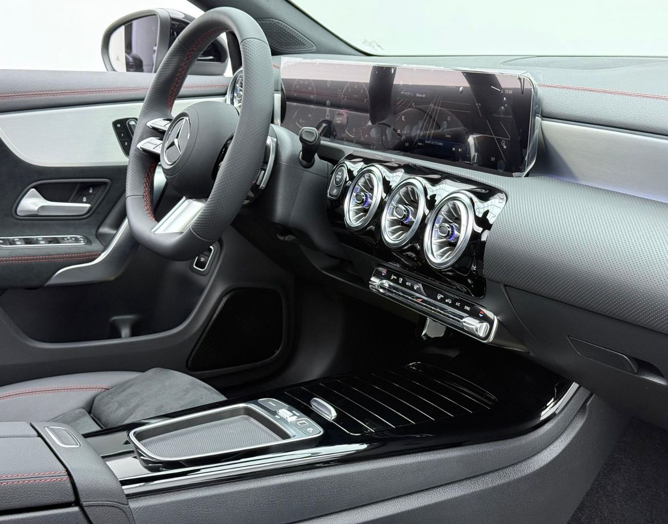 Mercedes-Benz CLA 200 *Brand New* 2025 Mercedes Benz CLA 200 AMG Premium, 2030 Mercedes Warranty, Delivery Km, GCC