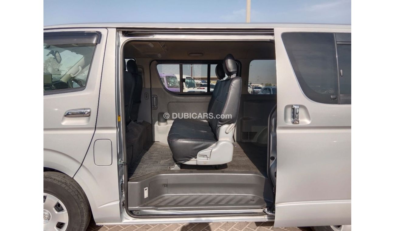 Toyota Hiace TOYOTA HIACE VAN RIGHT HAND DRIVE (PM1326)
