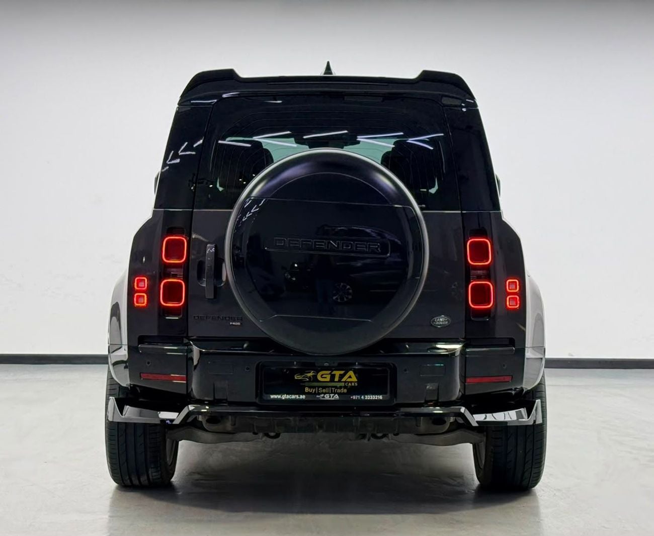 Land Rover Defender 2023 Land Rover Defender 110 HSE P400, 2028 LR Warranty, Full LR Service History, Fully Loaded, GCC
