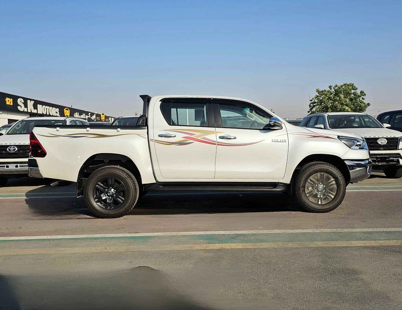Toyota Hilux SR5 / FULL OPTION / 2.7L V4 / M/T / DIFF LOCK / BED LINER / BIG DVD / WOOD TRIM / 4WD / CODE # HPADF
