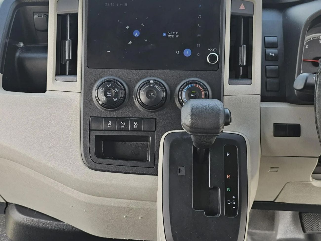 Toyota Hiace High-roof passenger Van DSL 2.8L Diesel Engine Automatic Gear 2WD 11 Deats 5 Doors