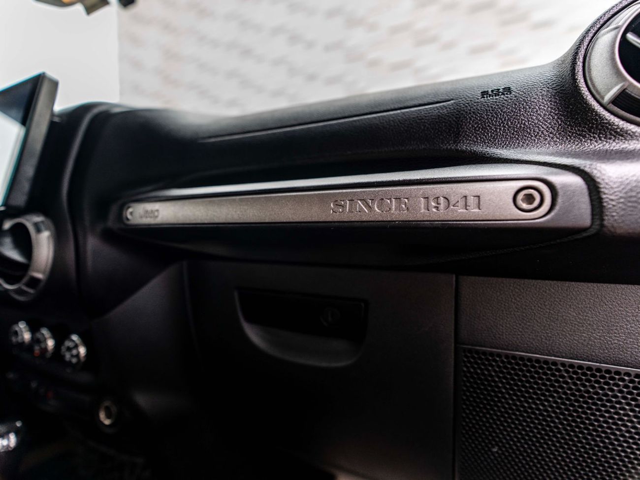 جيب رانجلر Sport 3.6L A/T (5 Seater)
