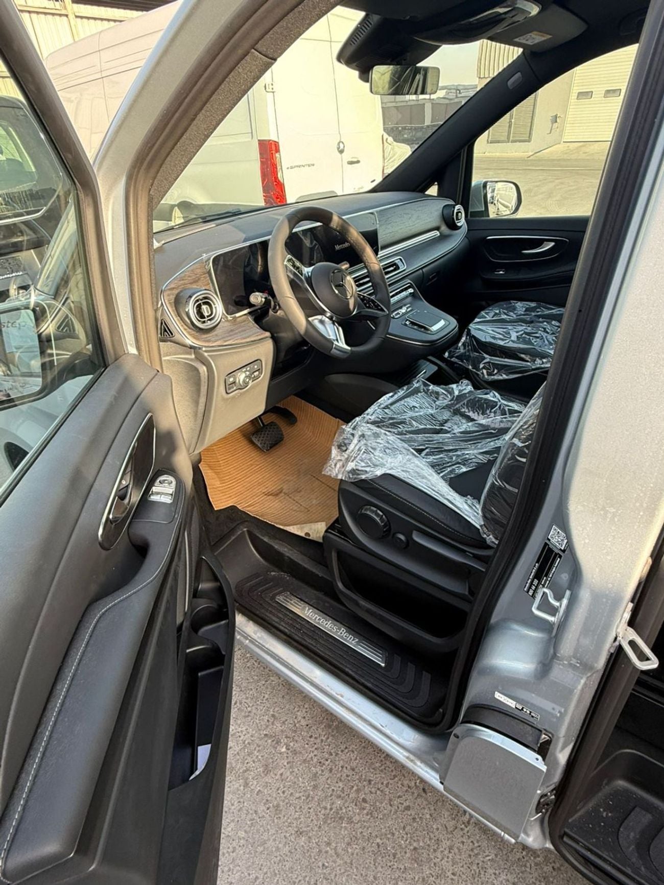 Mercedes Benz V300 Avantgarde Under Agency Warranty 2026 GCC