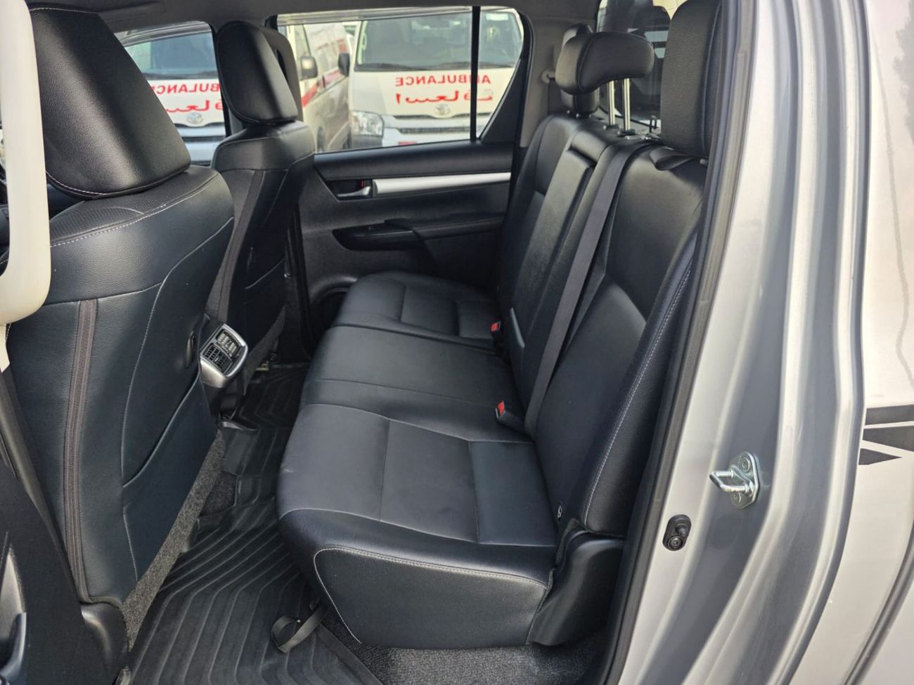 Toyota Hilux DIESEL 2.8 LITER ,AUTOMATIC ,RIGHT HAND DRIVE ONLY FOR EXPORT